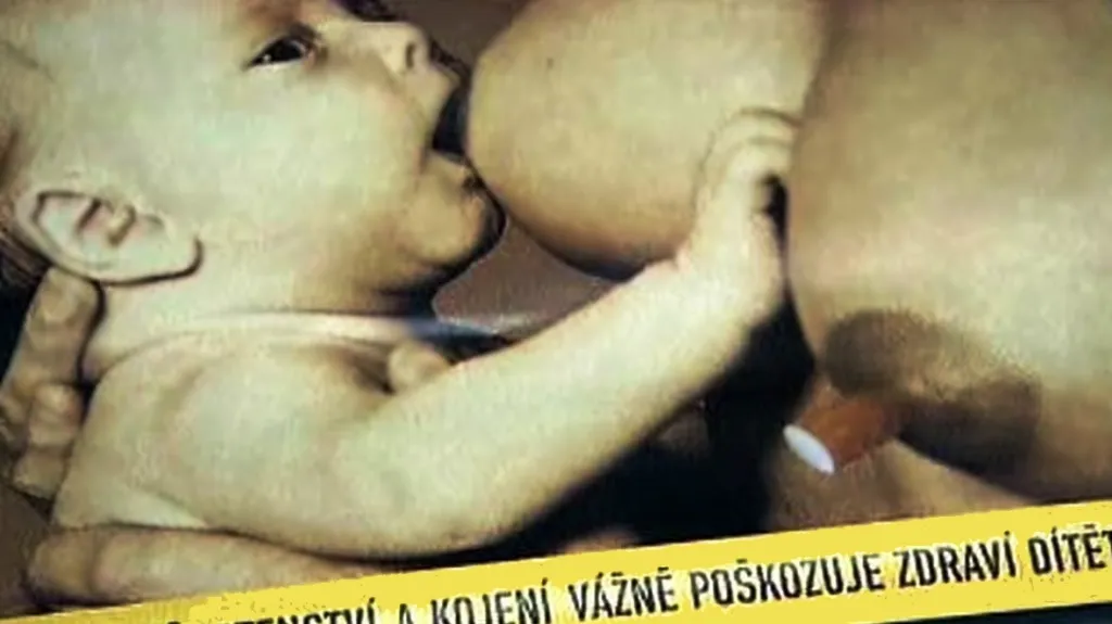 Kuřačka kojící dítě