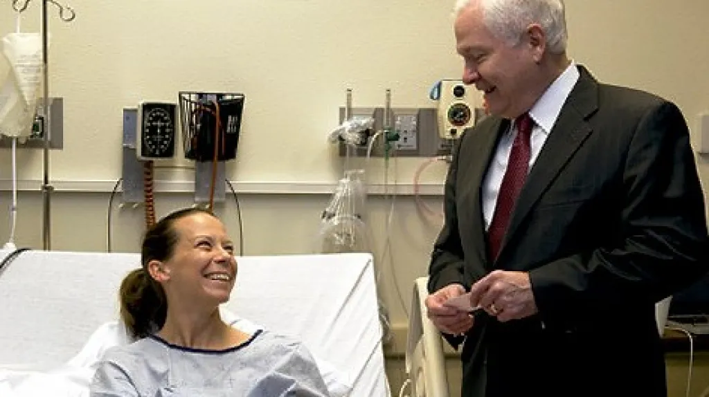 Kimberly Munleyová a Robert Gates