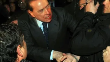 Zraněný Silvio Berlusconi