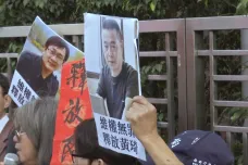 Právník obětí čínského režimu vyjde na svobodu. Bojovala za něj jeho manželka, sama v domácím vězení