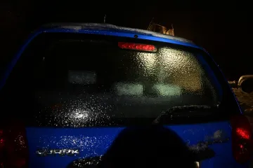 Silná ledovka od rána komplikuje železniční dopravu kolem Prahy i na severu Čech