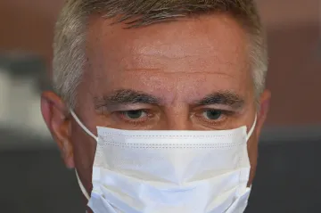 Za zabijačku v nouzovém stavu kancléř Mynář potrestán nebude. Hygienici případ odložili