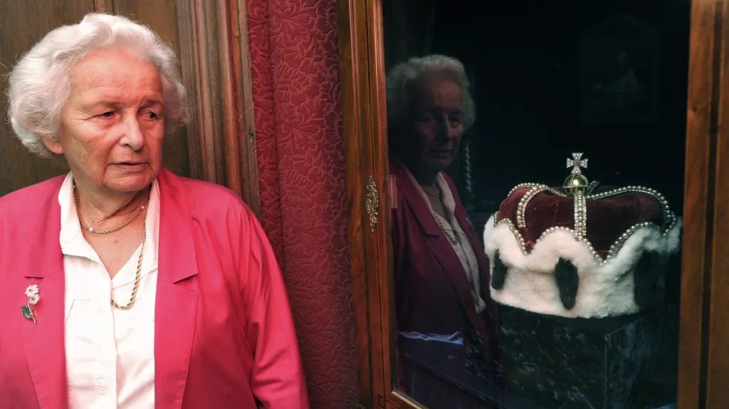 Hraběnka Marie Salmová u knížecí koruny Salmů
