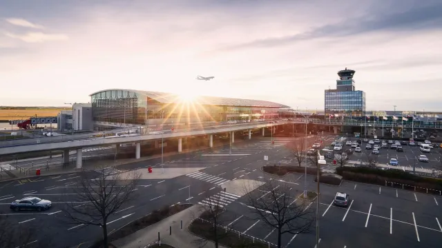 Schillerová nevylučuje částečnou privatizaci pražského letiště. Opozice záměr kritizuje