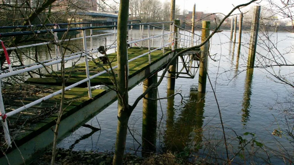 Zchátralý český přístav v německém Hamburku