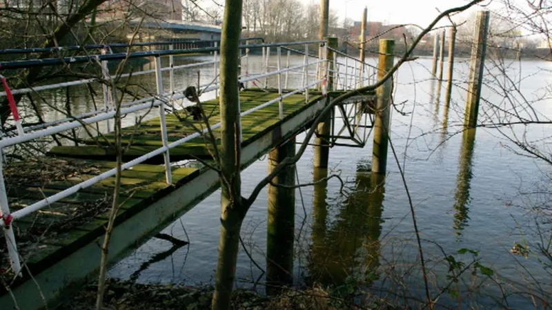 Zchátralý český přístav v německém Hamburku