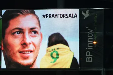 Speciální tým našel trosky stroje, ve kterém letěl fotbalista Sala. Uvnitř je patrné jedno tělo