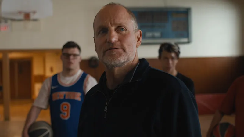Woody Harrelson v zakončovacím snímku 57. Varů Šampioni