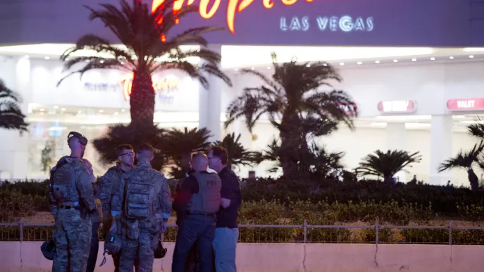 Události: Střelec v Las Vegas zabil desítky lidí, přes 500 jich zranil