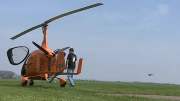 Vírník disponuje vrtulí i ocasní plochou