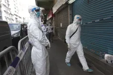 Hongkong zavřel doma deset tisíc lidí, ven budou moci až po testu na koronavirus