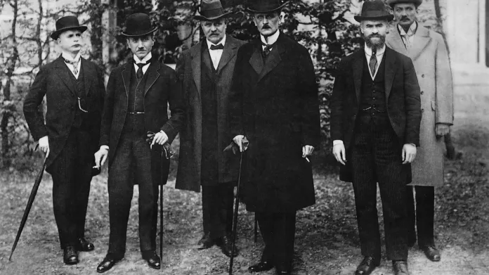 Německá delegace (čtvrtý zleva je Ulrich von Brockdorff-Rantzau)