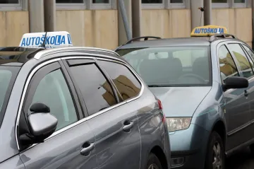 V Prachaticích nemá kdo zkoušet v autoškolách. Komisaře vyšetřuje policie