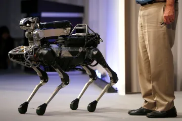 Čeští experti získali 1,5 milionu dolarů od DARPA na vývoj dronů. Nakoupí psoboty Spot