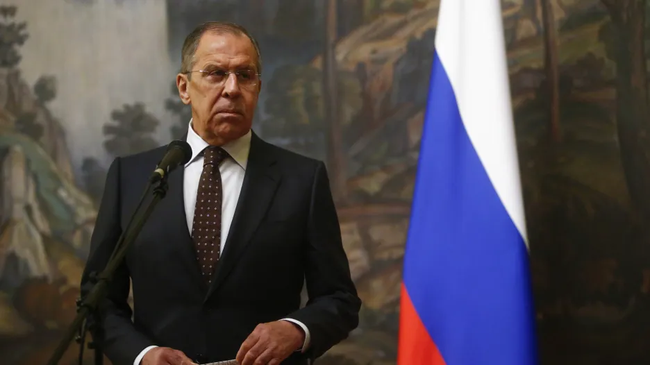 Diplomat Dobrovský: Vyhošťování Rusů přichází z české strany pozdě