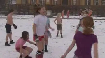 Děti se otužují každý den o velké přestávce