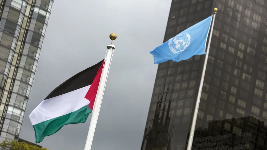 Palestinská vlajka před OSN