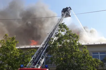 Vyhořelý kulturní dům v Drnovicích se má ještě letos dočkat nové střechy, obec vyhlásila sbírku