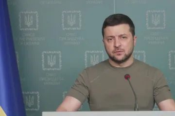 Kvůli ruským vojenským posilám nemůže ukrajinská armáda polevit, řekl Zelenskyj. Putin údajně začal s čistkami