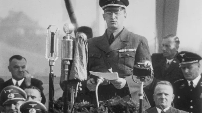 Konrad Henlein v Ústí nad Labem v říjnu 1938