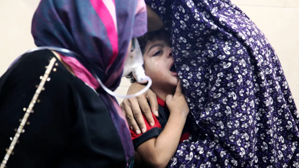 Palestinské dítě v nemocnici na území ostřelované Gazy