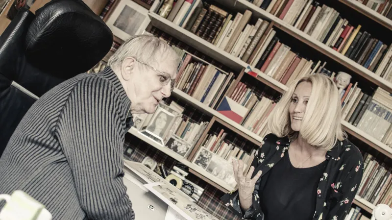 JIří Suchý a Olga Sommerová při natáčení dokumentu