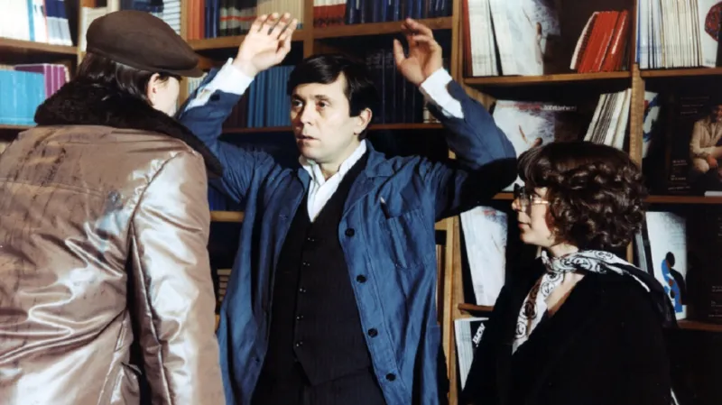 Josef Abrhám v titulní roli snímku Vrchní, prchni