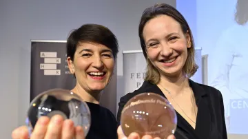 Držitelky Ceny Ferdinanda Peroutky Kateřina Šafaříková (vlevo) a Darja Stomatová