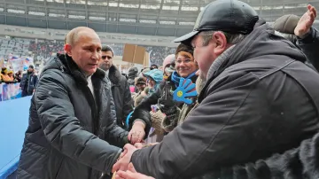 Vladimir Putin se svými příznivci na stadionu Lužniky