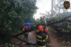 Bouřky na jihu Moravy trhaly střechy