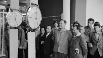 V roce 1962 na IV. mezinárodního veletrhu v Brně vzbudili velkou pozornost návštěvníků hodinky Prim dlouhé  téměř 2,5 metru
