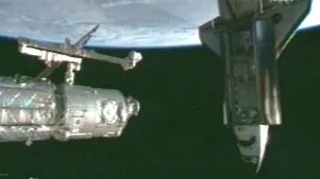 Raketoplán Endeavour u stanice ISS