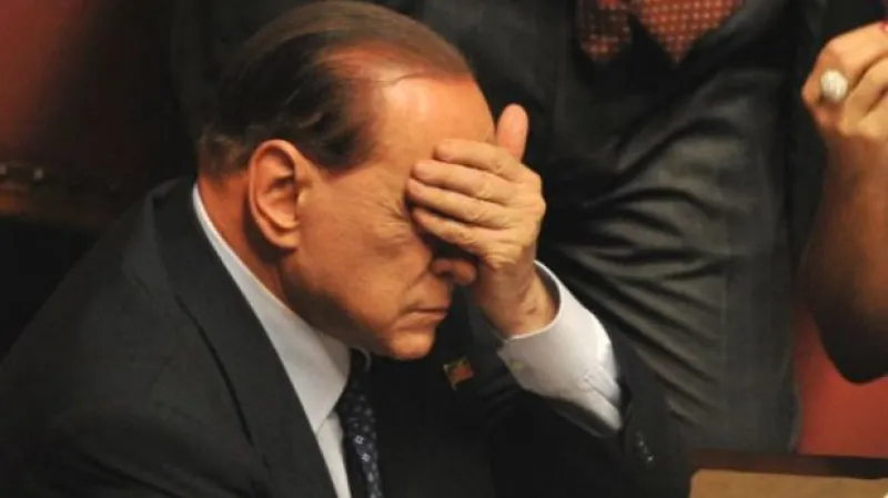 Proti Berlusconimu se bouří vlastní strana