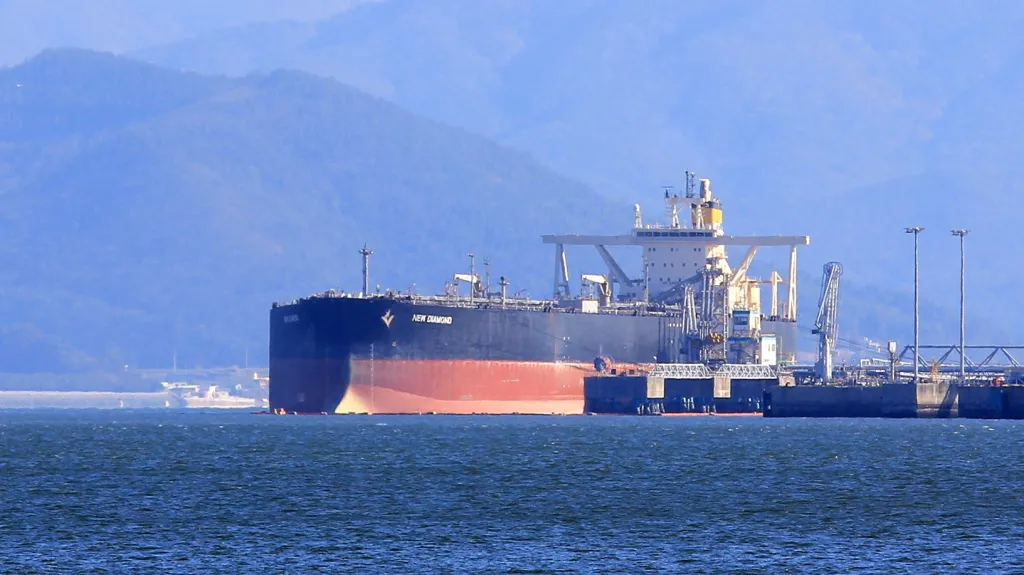 Požár na nákladní lodi MT New Diamond u východního pobřeží Srí Lanky