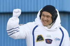 Japonský astronaut se omluvil. Ve vesmíru „vyrostl“ jen o dva centimetry, nikoliv o devět