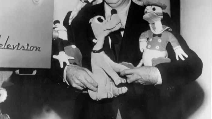 Walt Disney v obklopení svých postaviček