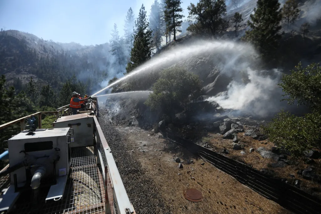 Hasičské železniční vozy zasahovaly v přírodní rezervaci Plumas v severní Kalifornii