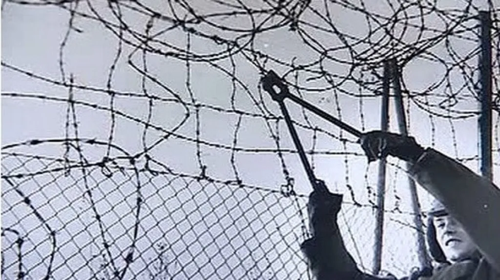 Pád železné opony