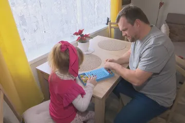 Špatně slyší, mluví i dýchá. Dívce má pomoci operace, která se v Česku neprovádí