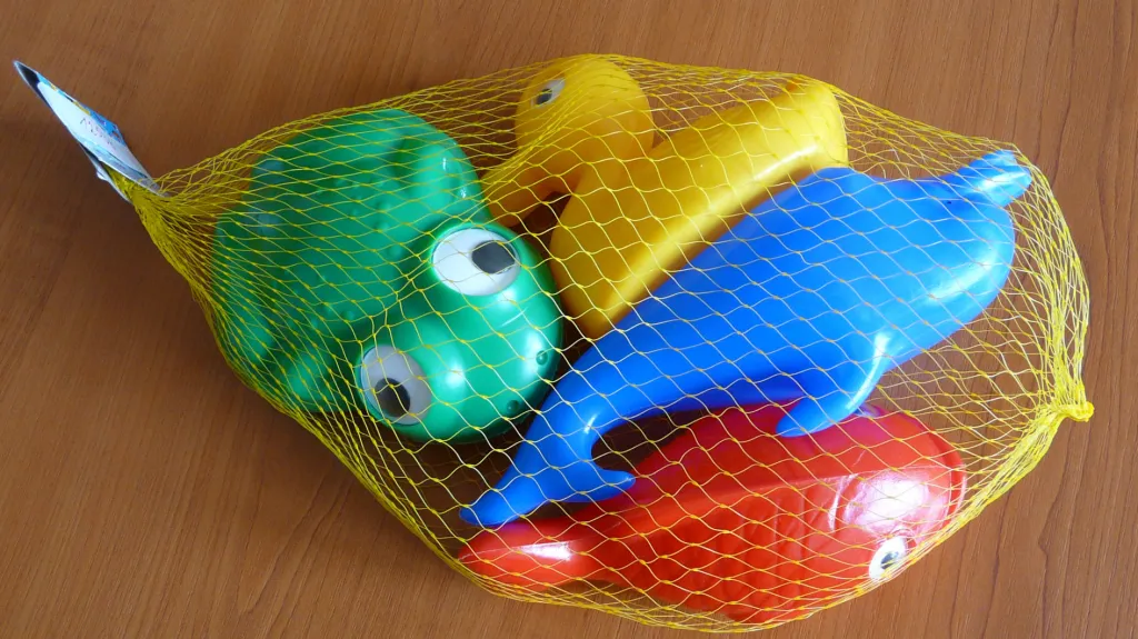 Nebezpečná plastová zvířatka