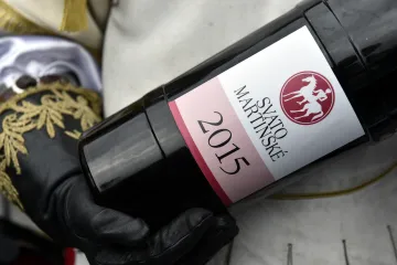 Svatý Martin povolil otevřít mladá vína. Už pojedenácté
