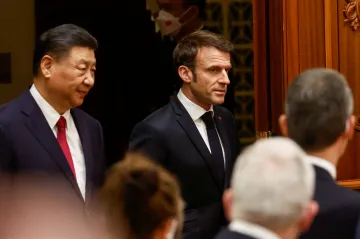 Přiveďte Rusko k rozumu, vyzval Macron Si Ťin-pchinga 
