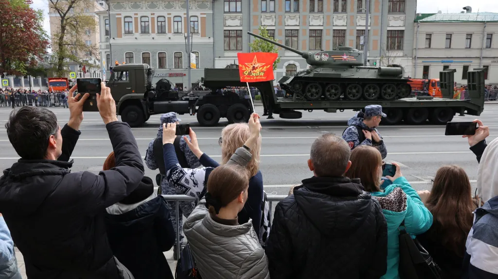Rusové během oslav Dne vítězství