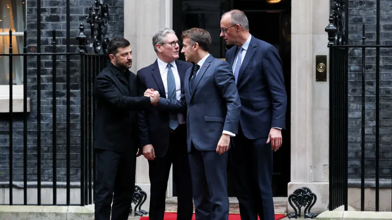 Keir Starmer, Volodymyr Zelenskyj, Emmanuel Macron a Friedrich Merz