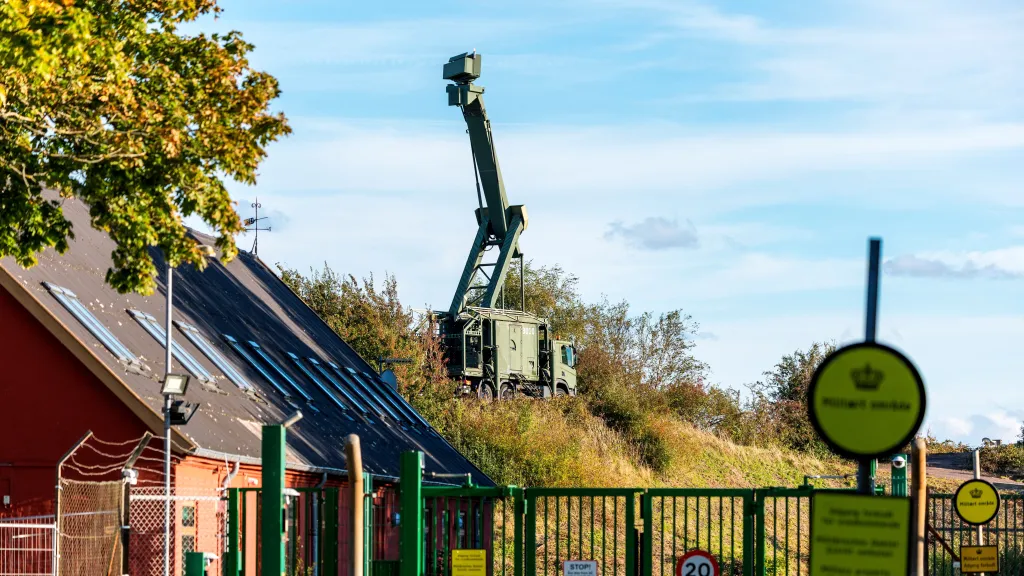 Mobilní radar umístěný v dánské vojenské základně