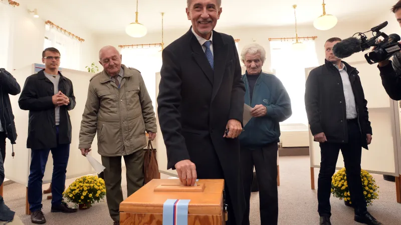 Andrej Babiš volil v Průhonicích u Prahy