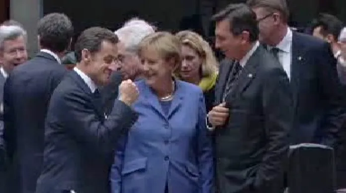 Francouzský premiér Nicolas Sarkozy a německá kancléřka Angela Merkelová na summitu EU, který hledal lék pro zadlužené Řecko.