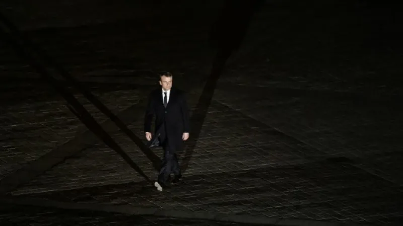 Macron přichází před Louvre,  Autor: Philippe Lope,  Zdroj: Reuters