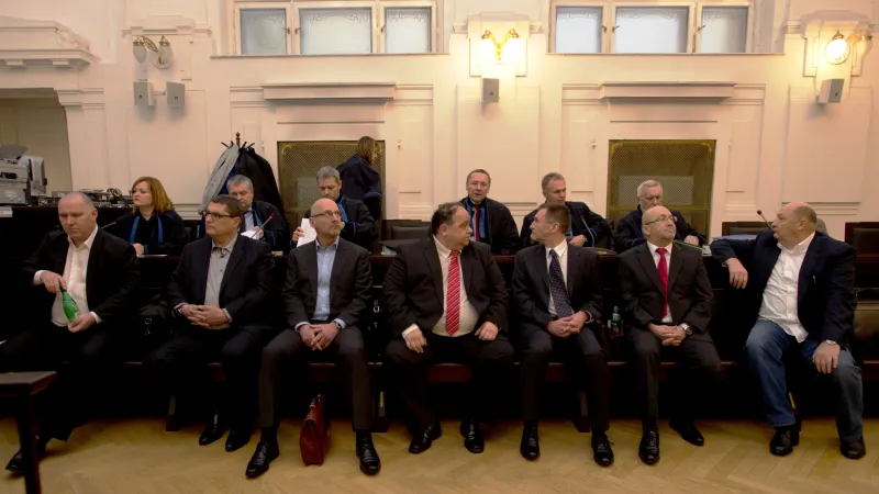 Hlavní líčení v kauze Homolka u Městského soudu v Praze (zleva: Vladimír Dbalý, Michal Toběrný, Petr Kutil, Pavel Kocourek, Tomáš Kadlec, Josef Veselý, Jozef Kalavský)