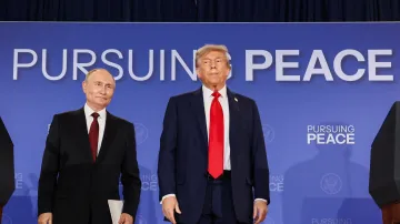 Vladimir Putin a Donald Trump na společné tiskové konferenci